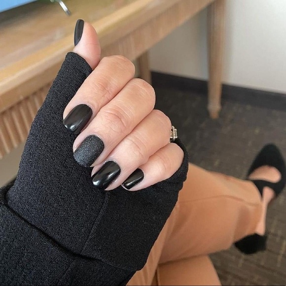 Red Aspen Alis Black Tie Affair Nail Dashes Press On Fake Nails Manicure Set - Picture 3 of 8